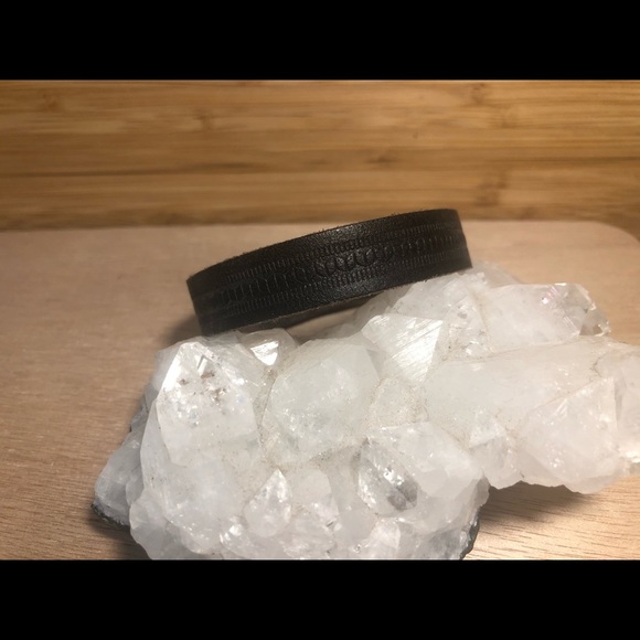 Embossed leather bracelet boho bohemian Harley western southwest natural nature - Picture 2 of 3